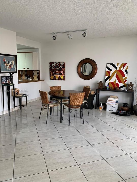 Active With Contract: $429,000 (0 beds, 1 baths, 717 Square Feet)