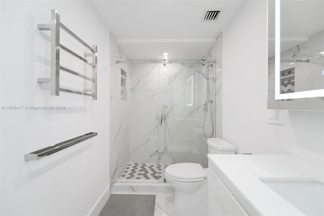 For Sale: $619,500 (1 beds, 1 baths, 870 Square Feet)