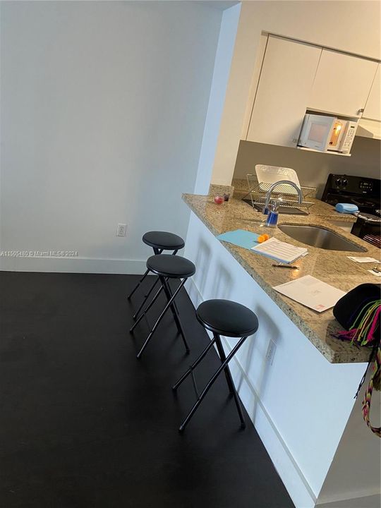 Recently Sold: $325,000 (2 beds, 1 baths, 860 Square Feet)