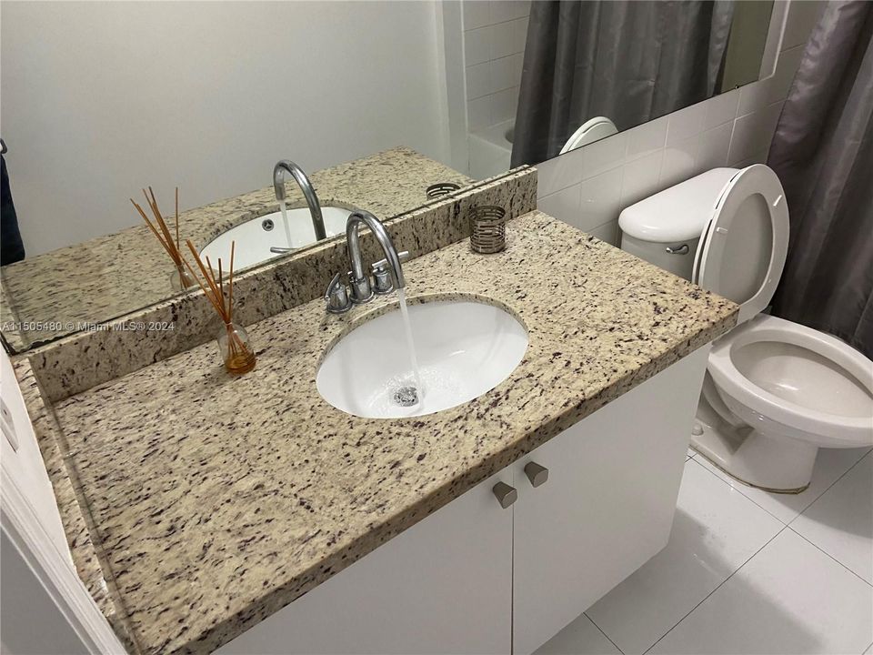 Recently Sold: $325,000 (2 beds, 1 baths, 860 Square Feet)