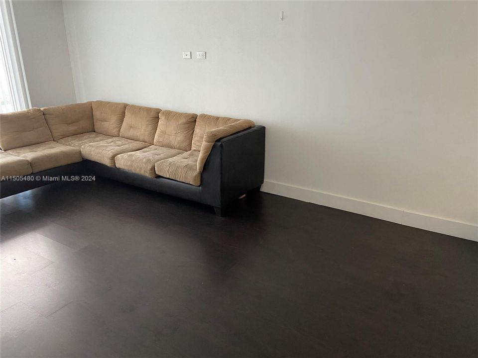 Recently Sold: $325,000 (2 beds, 1 baths, 860 Square Feet)