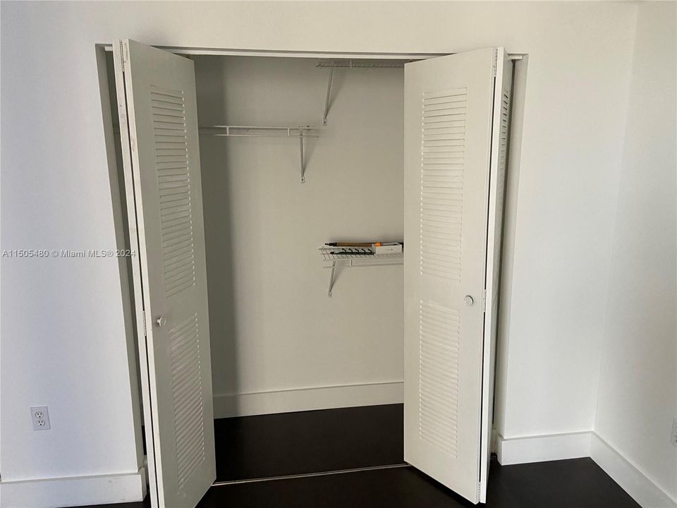 Recently Sold: $325,000 (2 beds, 1 baths, 860 Square Feet)