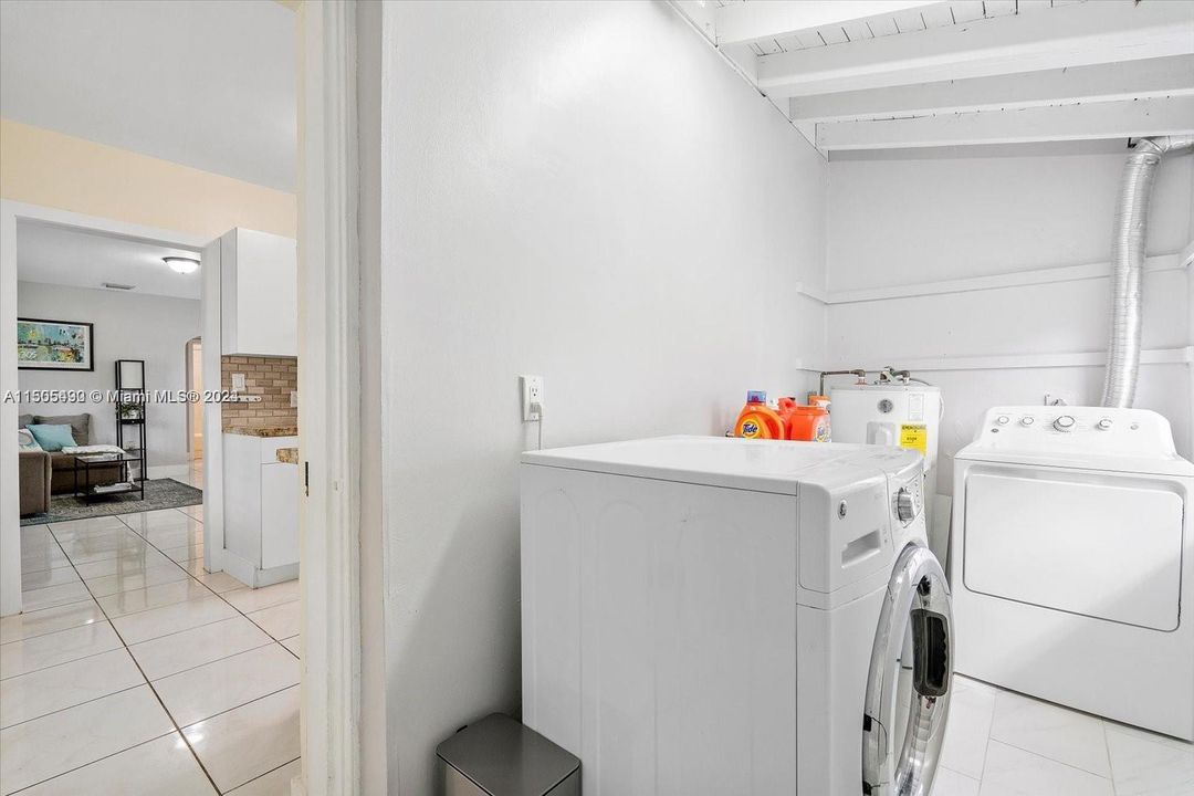 Recently Rented: $2,100 (1 beds, 1 baths, 1268 Square Feet)