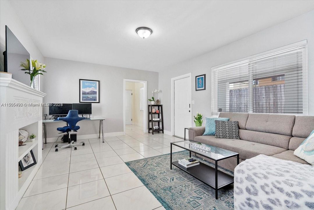 Recently Rented: $2,100 (1 beds, 1 baths, 1268 Square Feet)