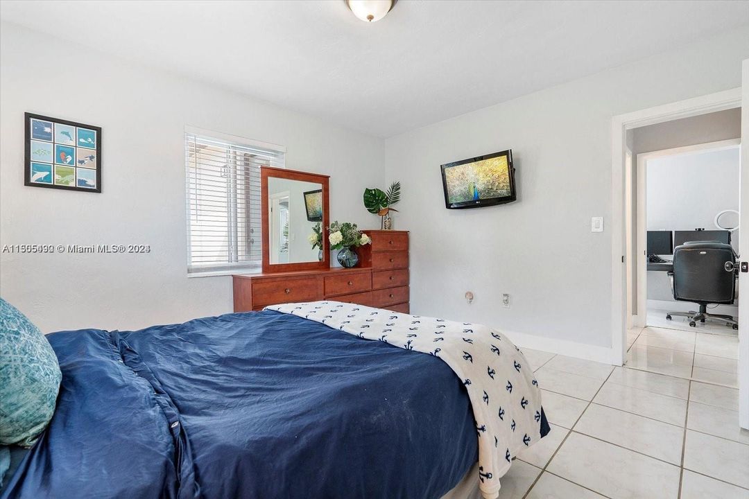 Recently Rented: $2,100 (1 beds, 1 baths, 1268 Square Feet)