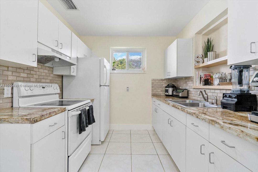 Recently Rented: $2,100 (1 beds, 1 baths, 1268 Square Feet)