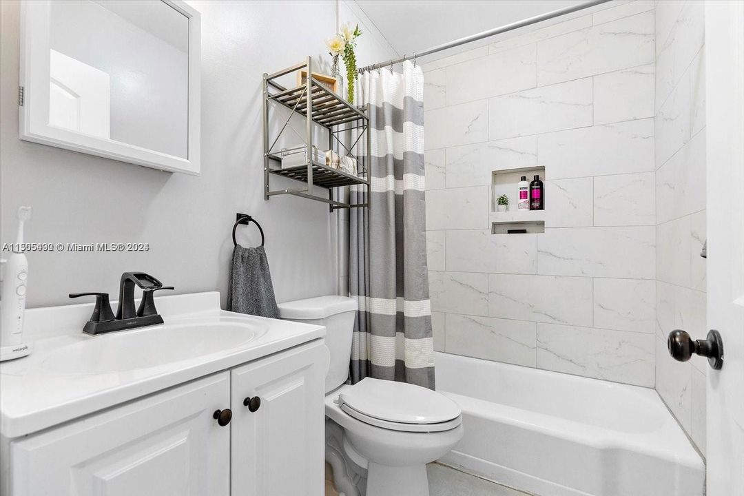 Recently Rented: $2,100 (1 beds, 1 baths, 1268 Square Feet)