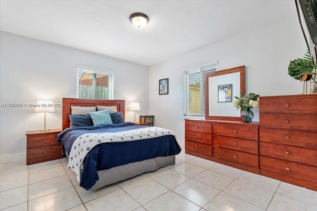 Recently Rented: $2,100 (1 beds, 1 baths, 1268 Square Feet)