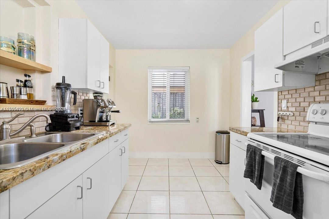 Recently Rented: $2,100 (1 beds, 1 baths, 1268 Square Feet)