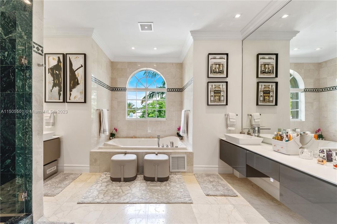 Recently Sold: $5,900,000 (5 beds, 5 baths, 5184 Square Feet)