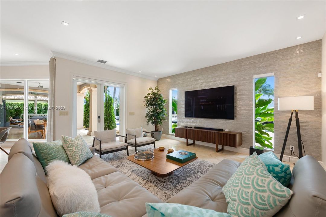 Recently Sold: $5,900,000 (5 beds, 5 baths, 5184 Square Feet)