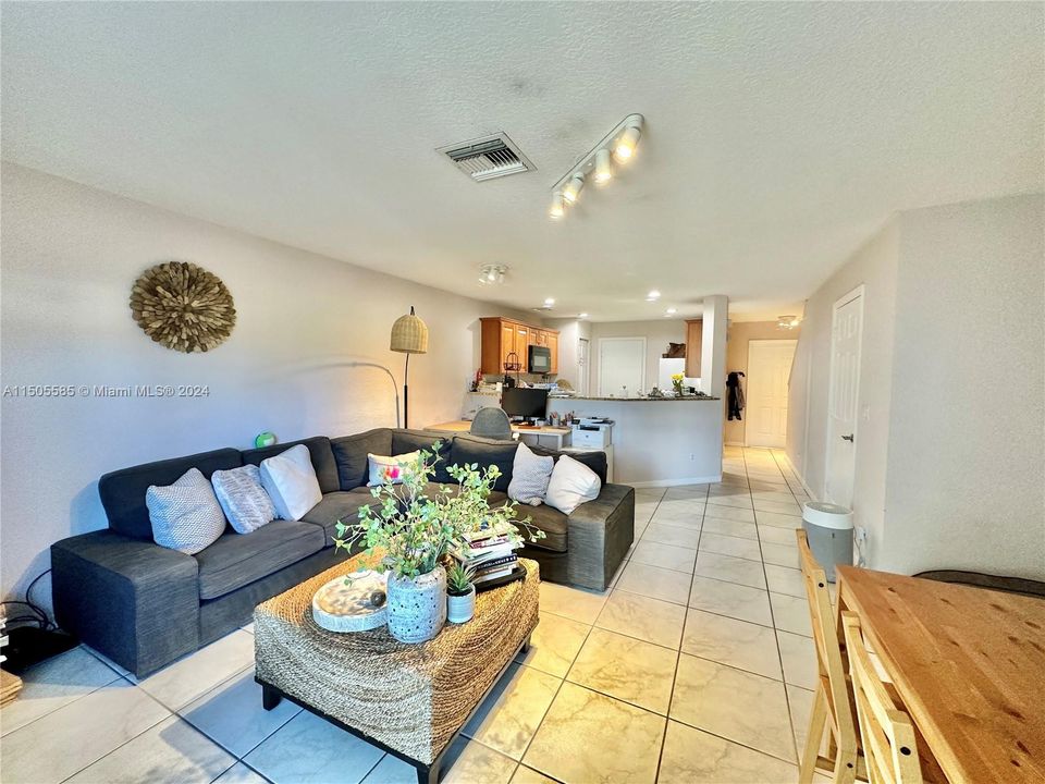 Recently Rented: $2,500 (2 beds, 2 baths, 1068 Square Feet)