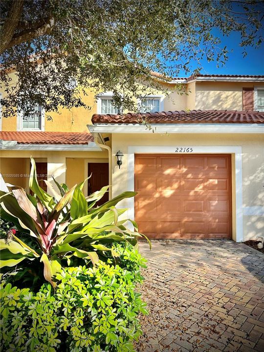 Recently Rented: $2,500 (2 beds, 2 baths, 1068 Square Feet)