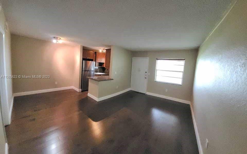 For Sale: $279,000 (1 beds, 1 baths, 600 Square Feet)