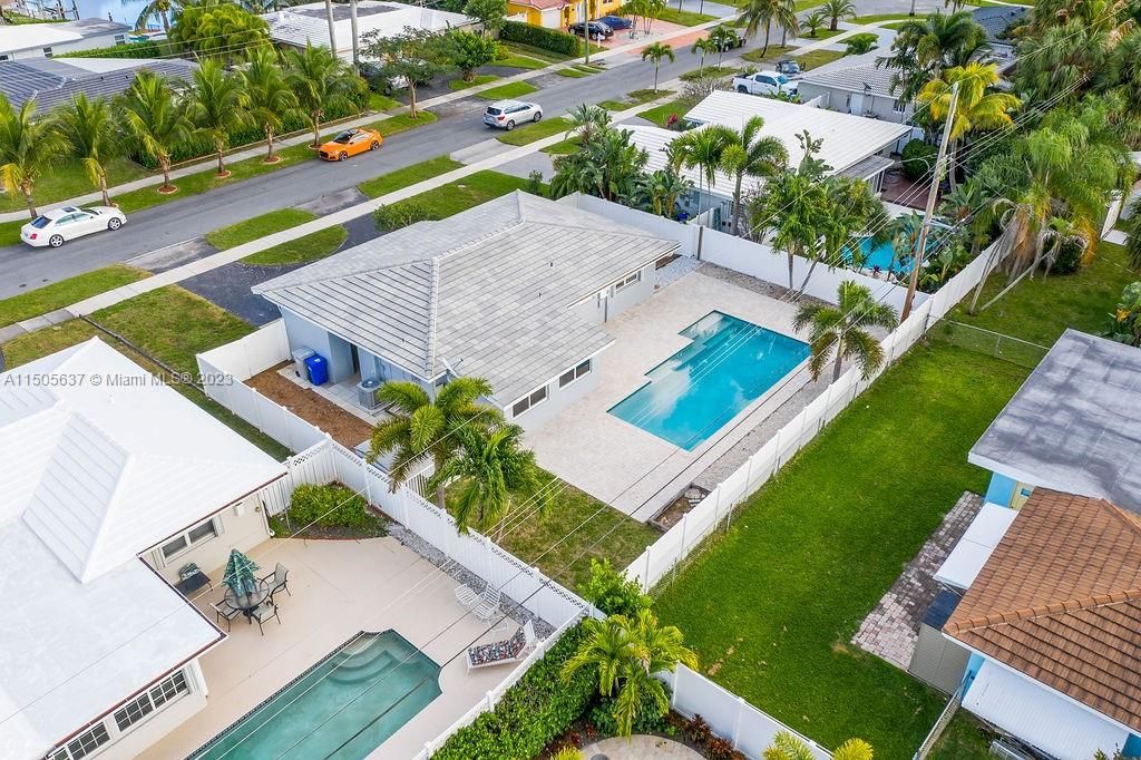 Recently Sold: $580,000 (2 beds, 1 baths, 1276 Square Feet)