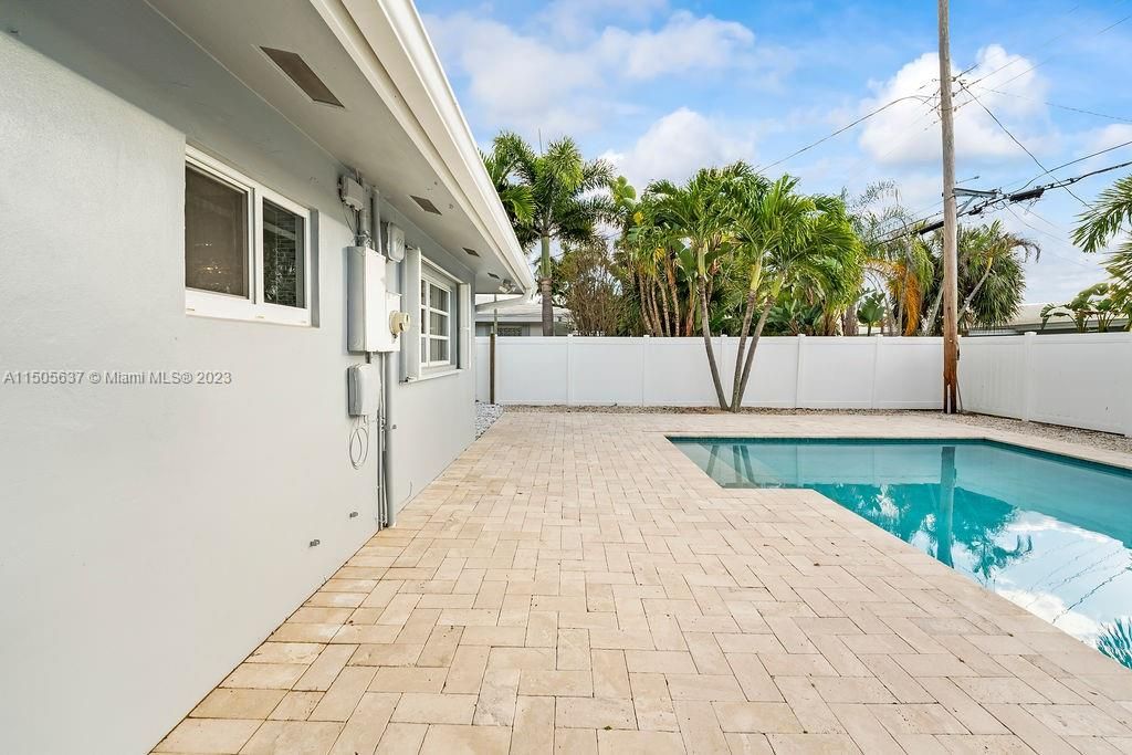 Recently Sold: $580,000 (2 beds, 1 baths, 1276 Square Feet)