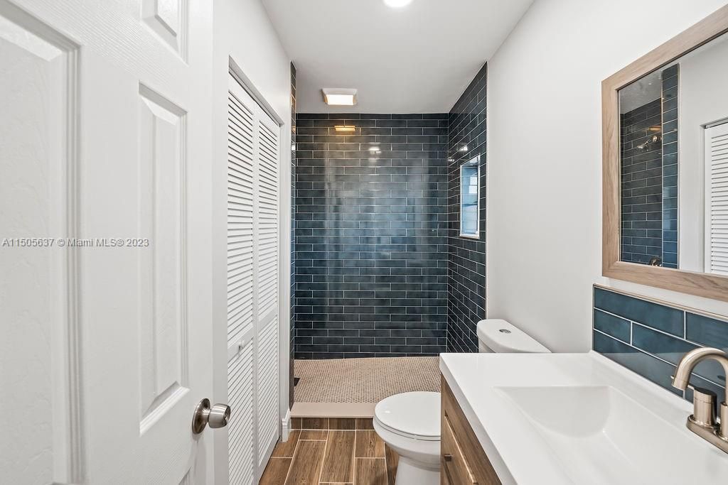 Recently Sold: $580,000 (2 beds, 1 baths, 1276 Square Feet)
