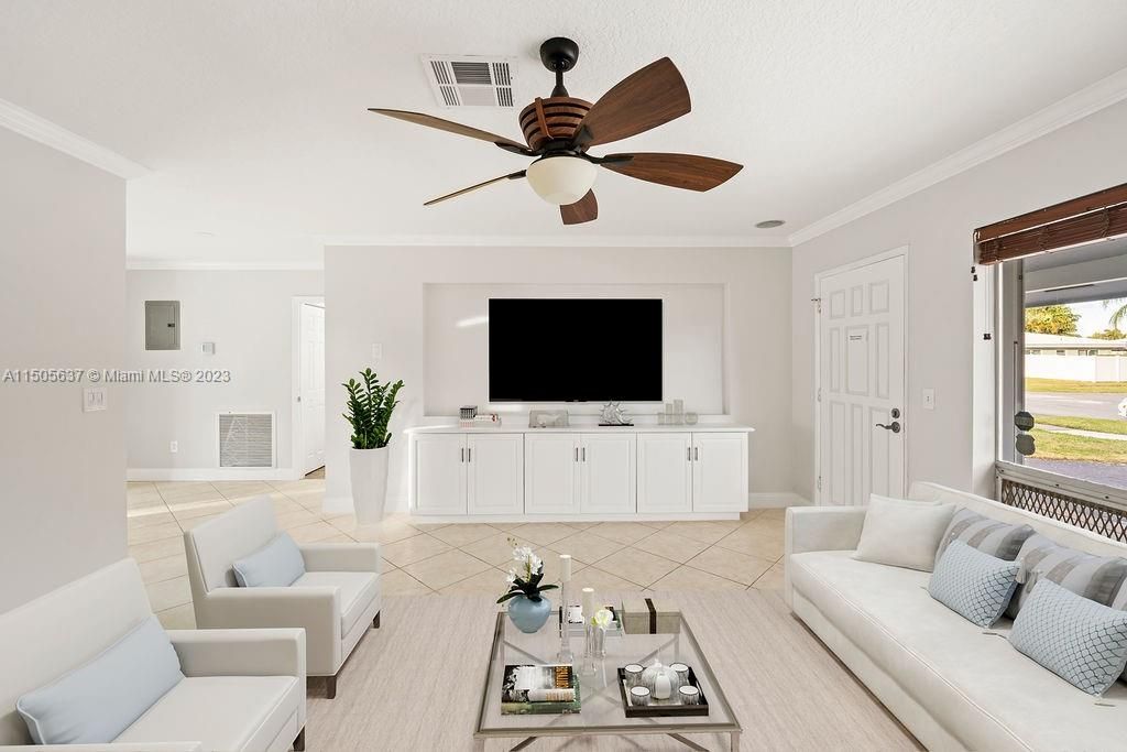 Recently Sold: $580,000 (2 beds, 1 baths, 1276 Square Feet)