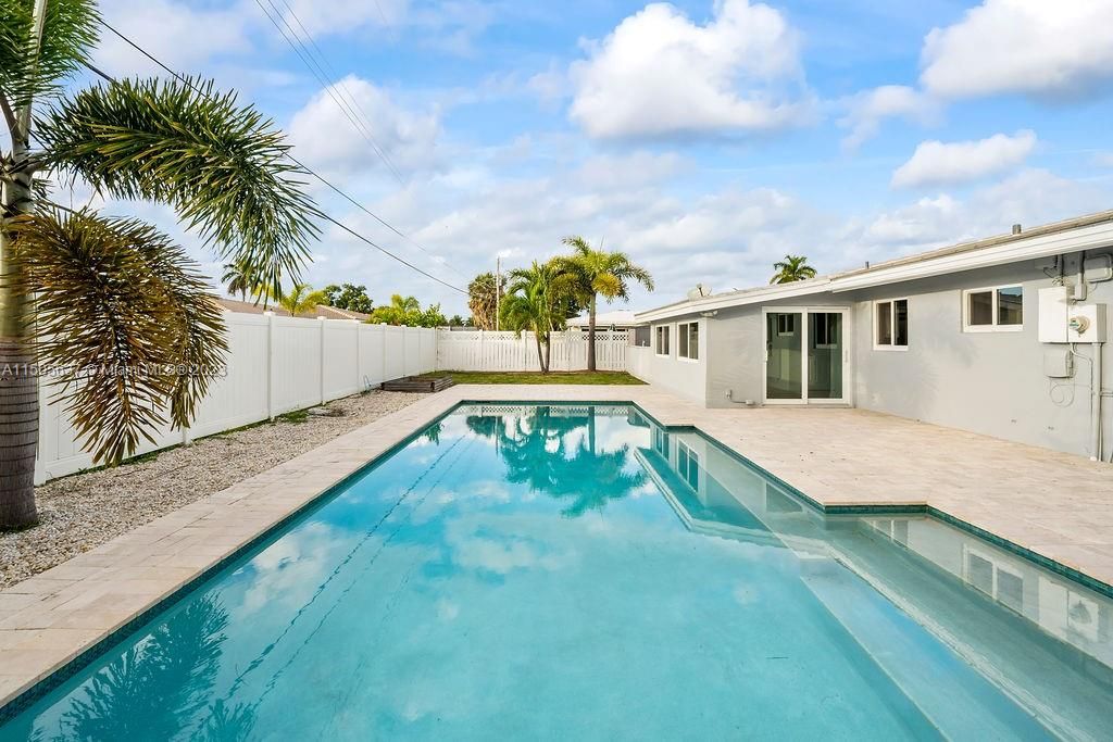 Recently Sold: $580,000 (2 beds, 1 baths, 1276 Square Feet)
