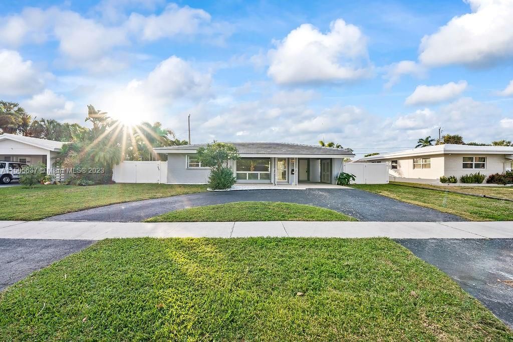 Recently Sold: $580,000 (2 beds, 1 baths, 1276 Square Feet)
