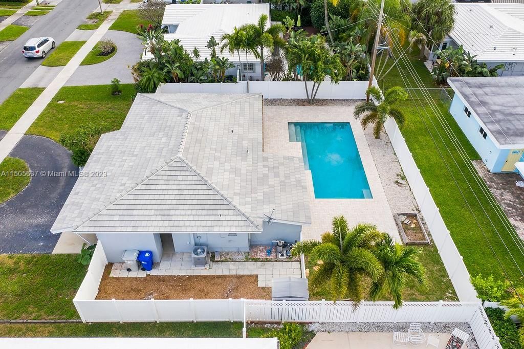 Recently Sold: $580,000 (2 beds, 1 baths, 1276 Square Feet)