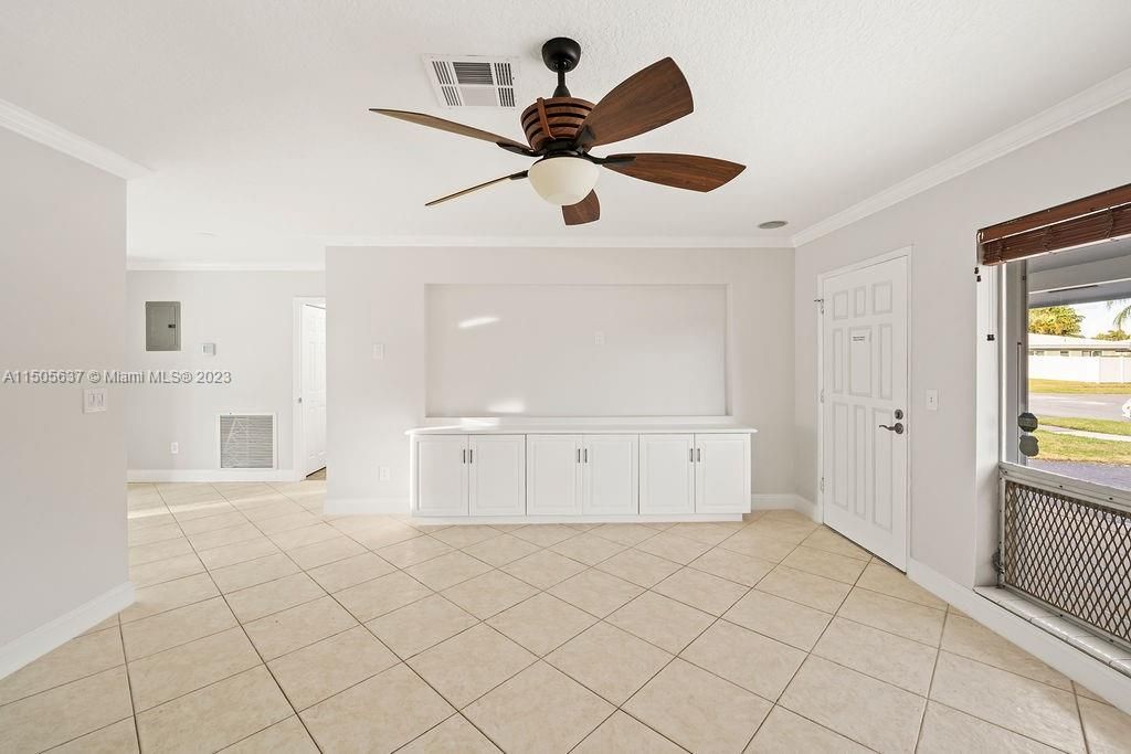 Recently Sold: $580,000 (2 beds, 1 baths, 1276 Square Feet)