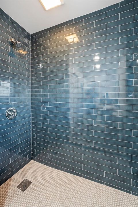 Recently Sold: $580,000 (2 beds, 1 baths, 1276 Square Feet)