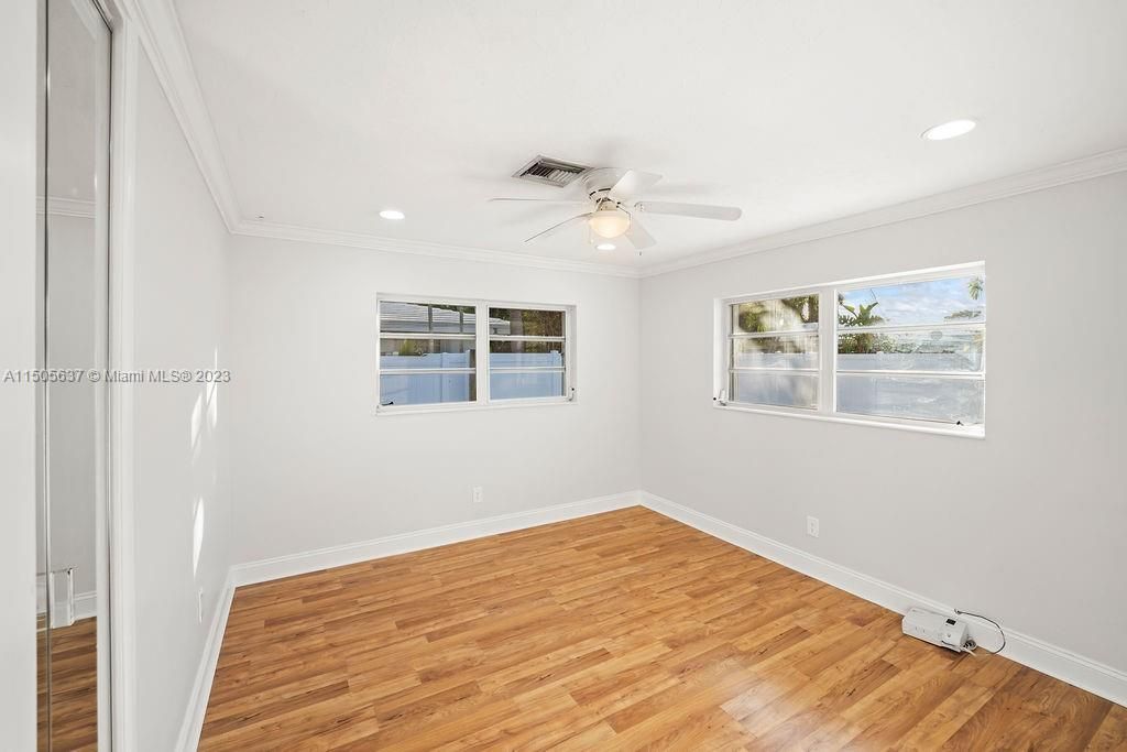 Recently Sold: $580,000 (2 beds, 1 baths, 1276 Square Feet)
