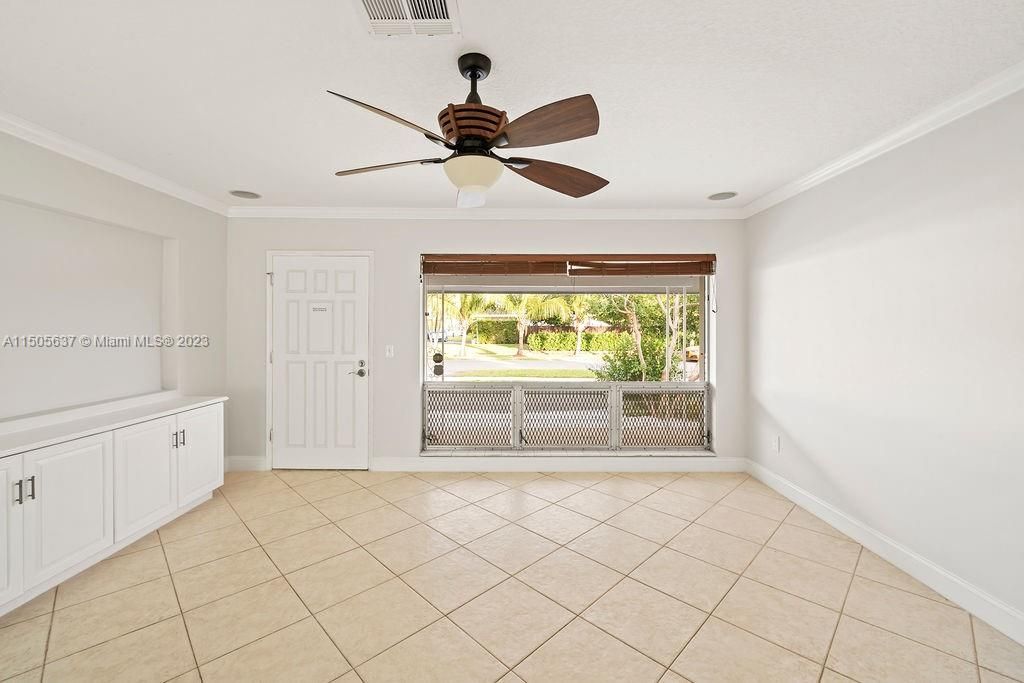 Recently Sold: $580,000 (2 beds, 1 baths, 1276 Square Feet)