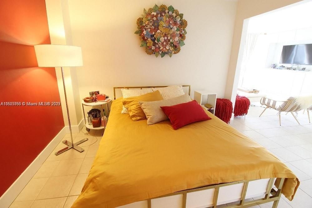 Recently Sold: $290,000 (0 beds, 1 baths, 560 Square Feet)