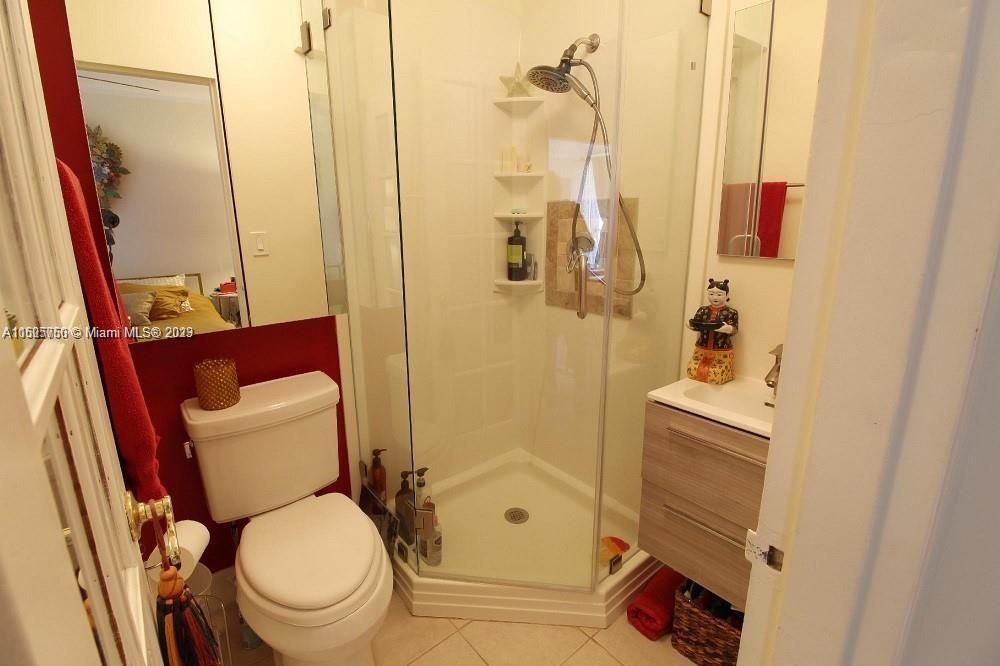 Recently Sold: $290,000 (0 beds, 1 baths, 560 Square Feet)