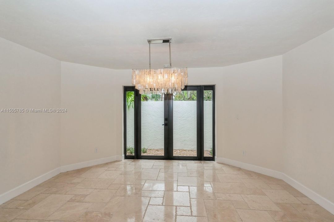 Recently Rented: $13,200 (5 beds, 4 baths, 3662 Square Feet)