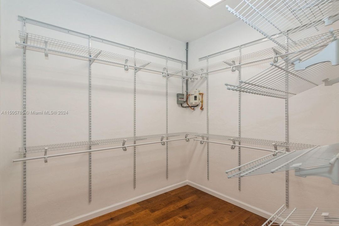 Recently Rented: $13,200 (5 beds, 4 baths, 3662 Square Feet)