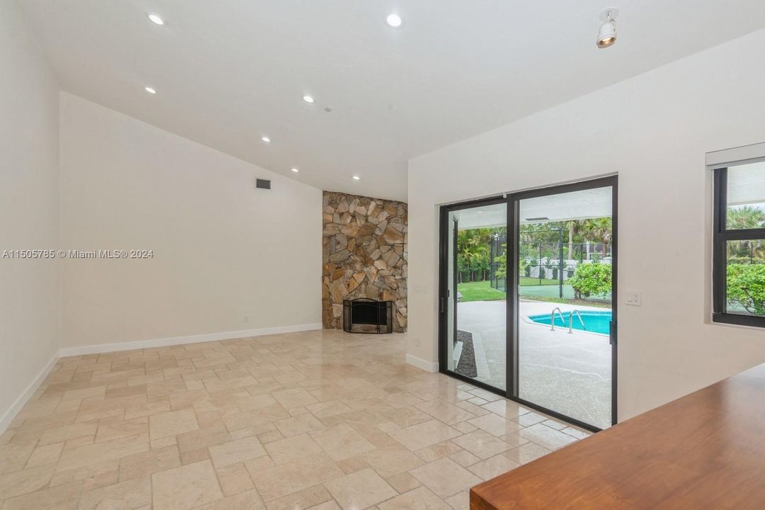 Recently Rented: $13,200 (5 beds, 4 baths, 3662 Square Feet)