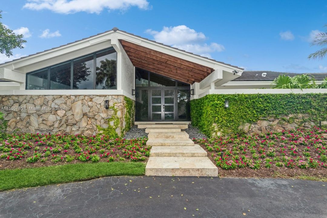 Recently Rented: $13,200 (5 beds, 4 baths, 3662 Square Feet)