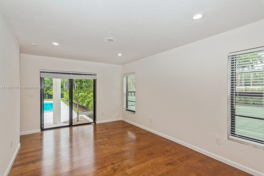 Recently Rented: $13,200 (5 beds, 4 baths, 3662 Square Feet)