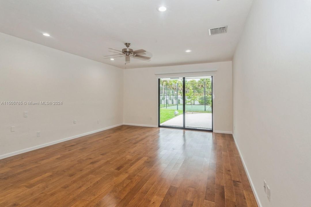 Recently Rented: $13,200 (5 beds, 4 baths, 3662 Square Feet)