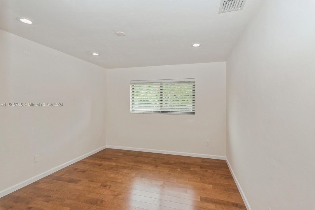 Recently Rented: $13,200 (5 beds, 4 baths, 3662 Square Feet)