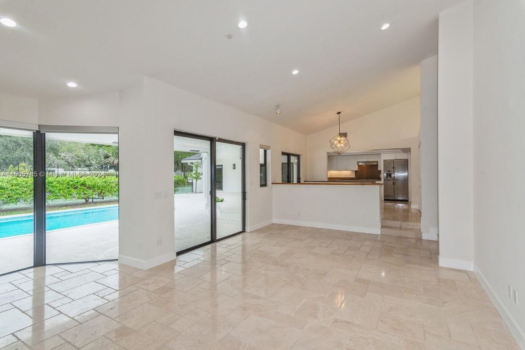 Recently Rented: $13,200 (5 beds, 4 baths, 3662 Square Feet)