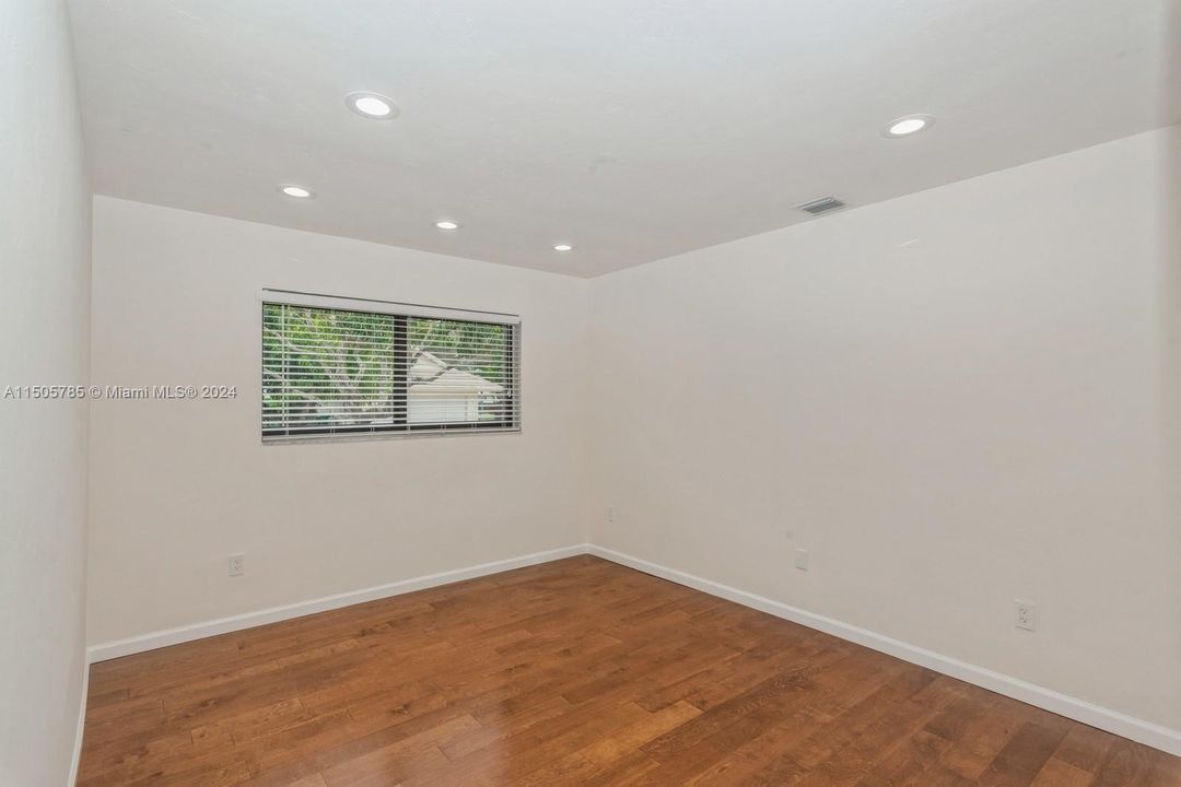 Recently Rented: $13,200 (5 beds, 4 baths, 3662 Square Feet)