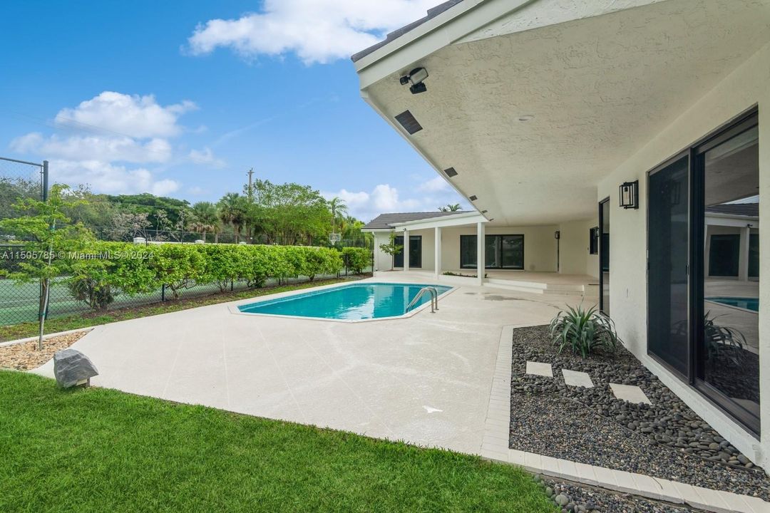 Recently Rented: $13,200 (5 beds, 4 baths, 3662 Square Feet)