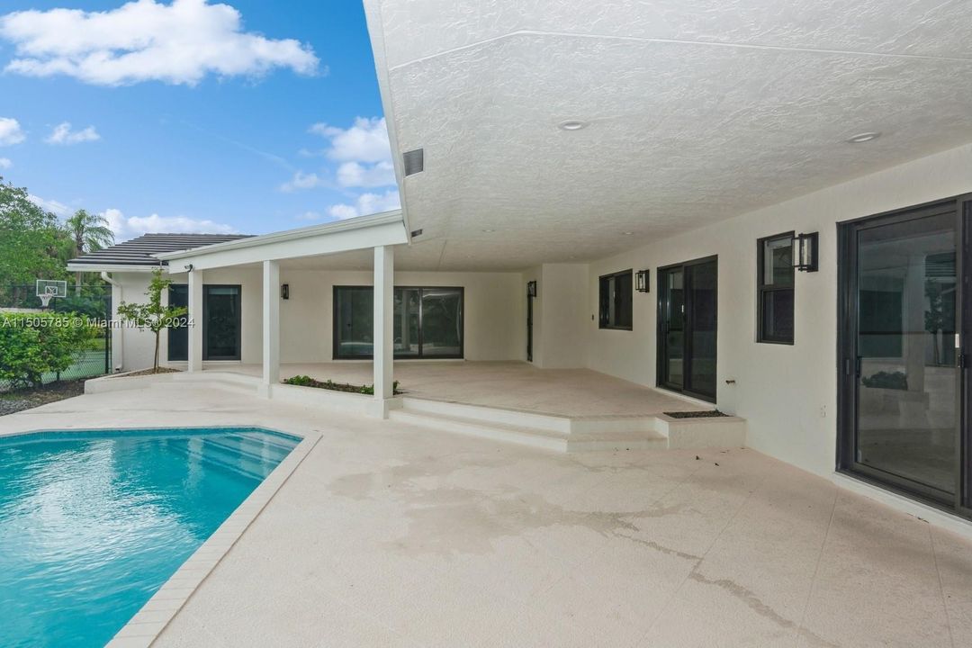 Recently Rented: $13,200 (5 beds, 4 baths, 3662 Square Feet)