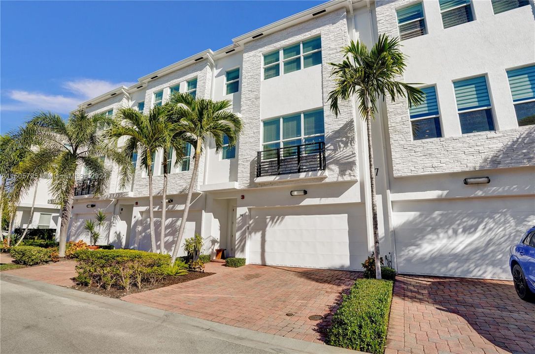 Recently Sold: $1,049,000 (3 beds, 2 baths, 2152 Square Feet)