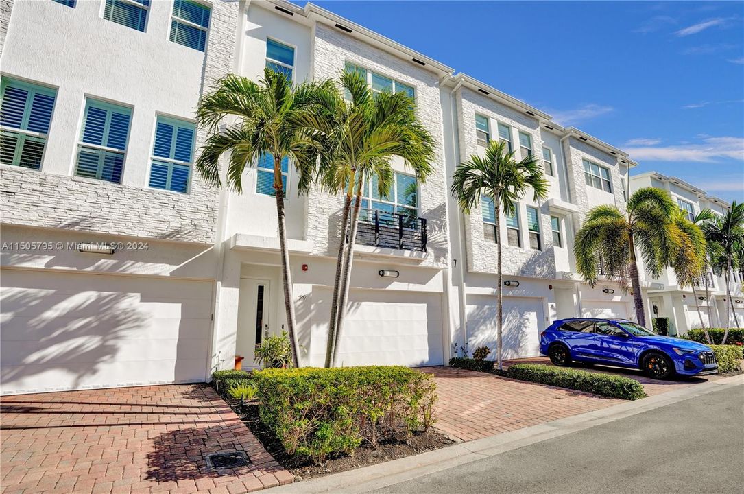 Recently Sold: $1,049,000 (3 beds, 2 baths, 2152 Square Feet)