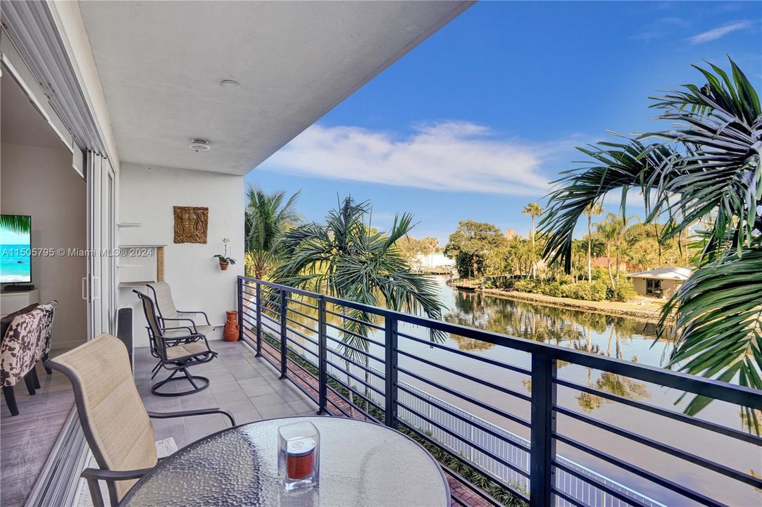 Recently Sold: $1,049,000 (3 beds, 2 baths, 2152 Square Feet)