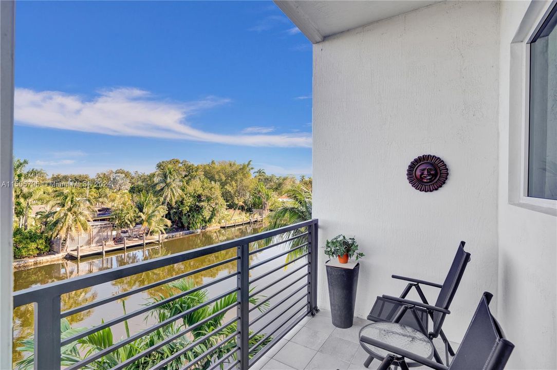 Recently Sold: $1,049,000 (3 beds, 2 baths, 2152 Square Feet)