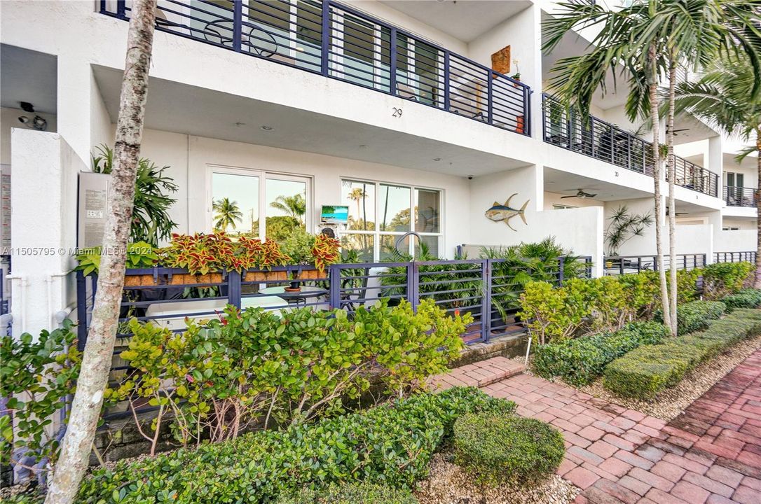 Recently Sold: $1,049,000 (3 beds, 2 baths, 2152 Square Feet)