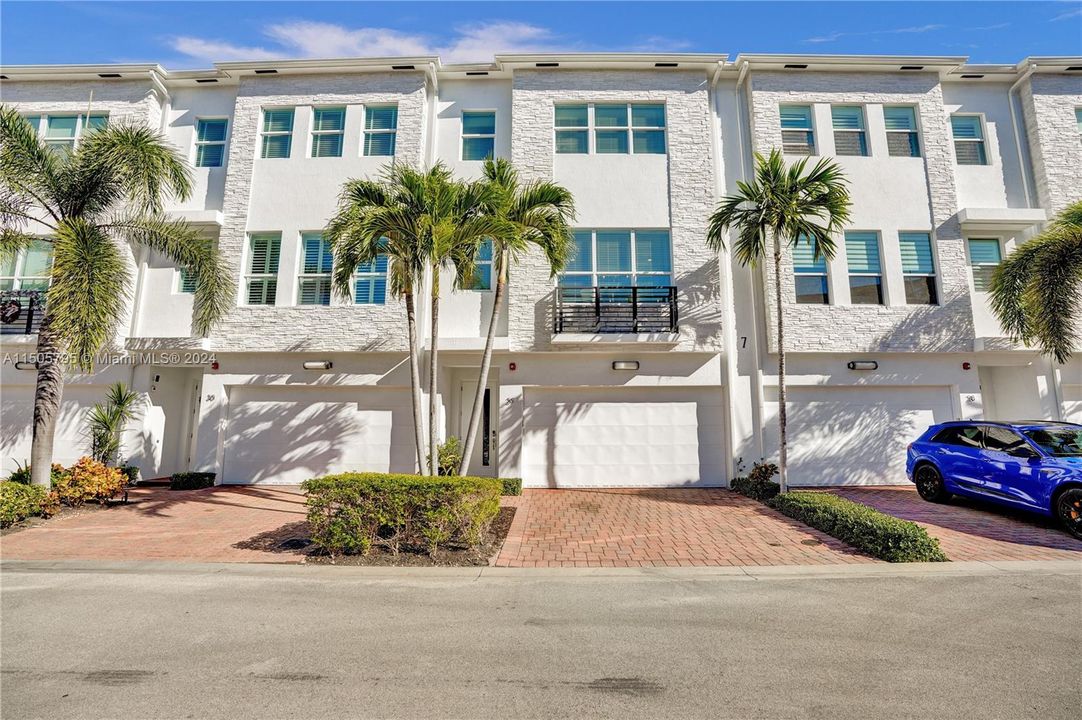 Recently Sold: $1,049,000 (3 beds, 2 baths, 2152 Square Feet)