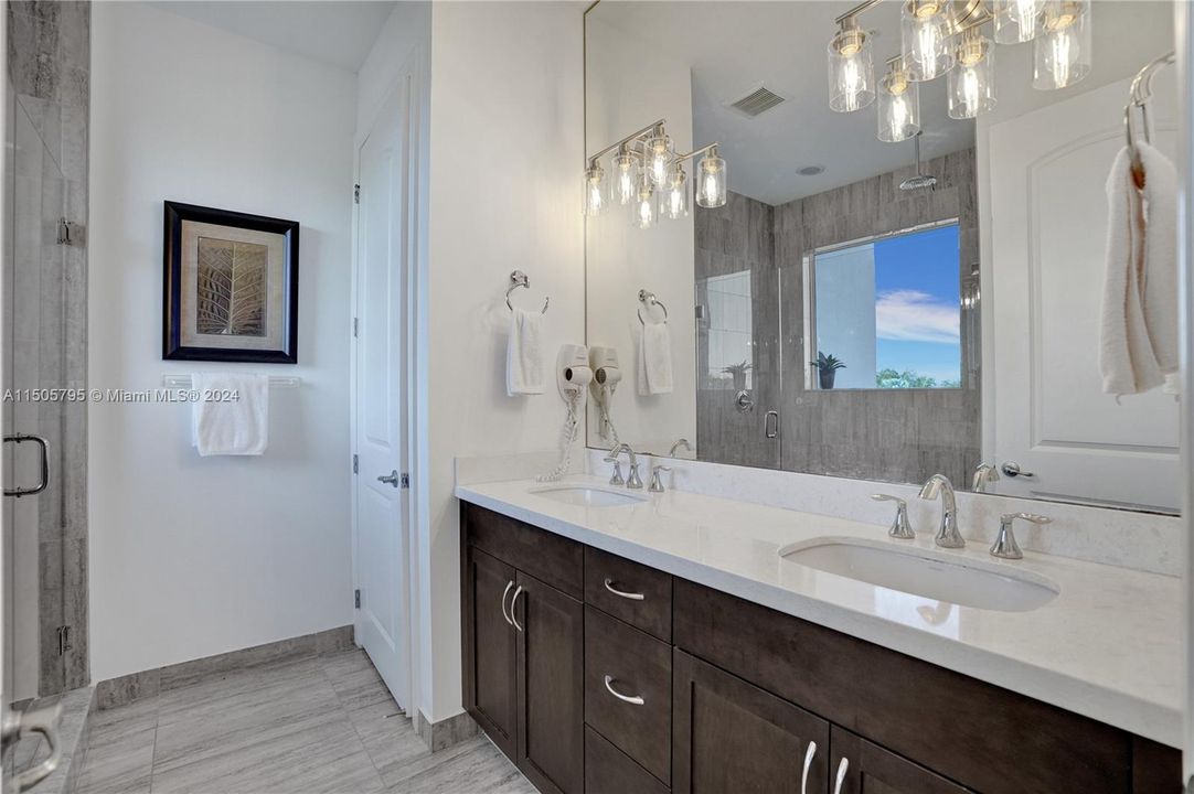 Recently Sold: $1,049,000 (3 beds, 2 baths, 2152 Square Feet)