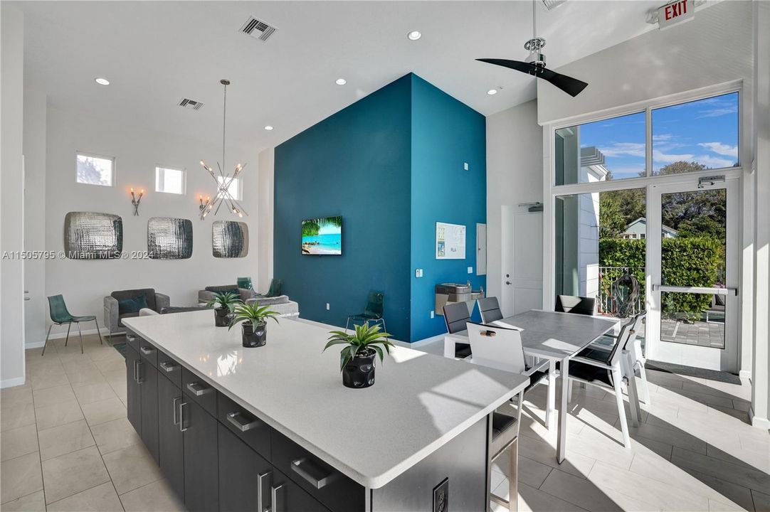 Recently Sold: $1,049,000 (3 beds, 2 baths, 2152 Square Feet)